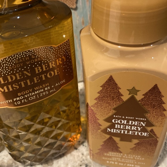 COPY - Bath and Bodyworks goldenberry mistletoe Gift Set Combo - Picture 4 of 4